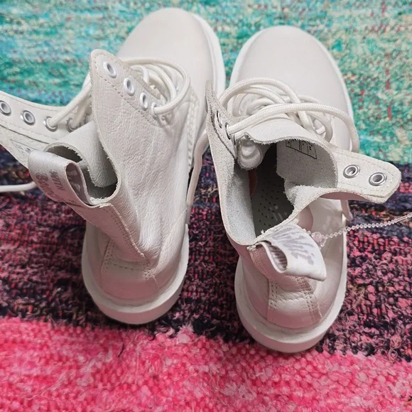 Dr Martens boots white NEW - Picture 4 of 7